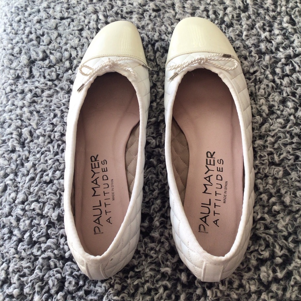 Paul Mayer White Diamond Quilted Leather and Bow Accent Cap Toe Ballet Flats